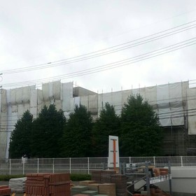 岡谷市　工業技術総合センター　外部足場工事 イメージ1