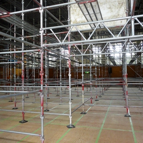 塩尻市　楢川中学校体育館　内部足場-1 イメージ2